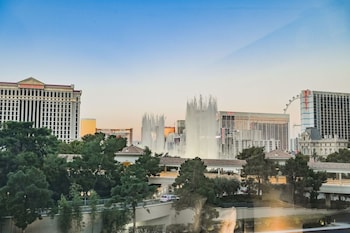 stay together suites center strip view
