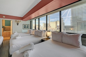 stay together suites center strip view