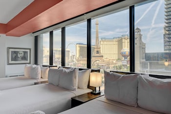 stay together suites center strip view