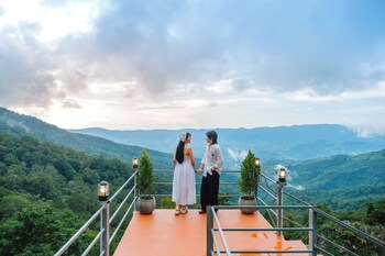 long hak khao camping phu chi fa
