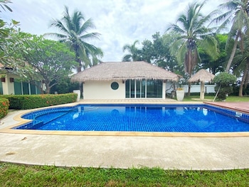 the memory 4 bedrooms beachfront pool villa