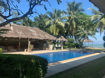 the memory 4 bedrooms beachfront pool villa