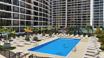 mountain view near waikiki beach w 2 beds and parking
