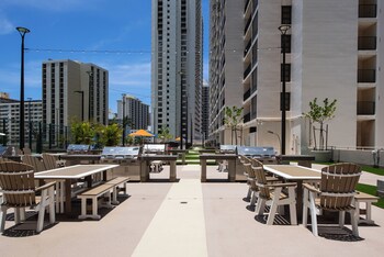 mountain view near waikiki beach w 2 beds and parking