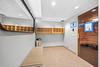 premium remodeled condo in waikiki with 2 beds and parking