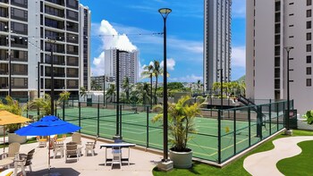 high floor ocean view condo w 2 beds and parking
