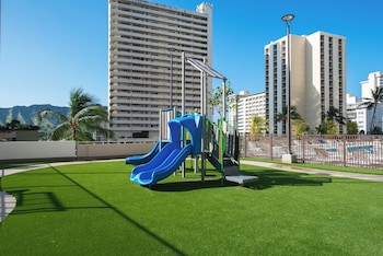 high floor ocean view condo w 2 beds and parking