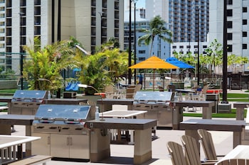 high floor ocean view condo w 2 beds and parking