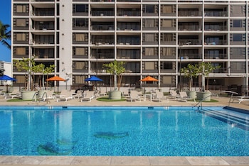 High Floor Ocean View Condo W/ 2 Beds And Parking,,4 star