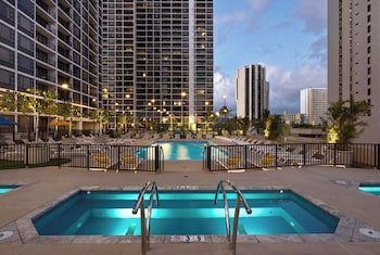 high floor ocean view condo w 2 beds and parking