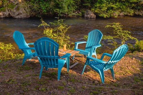 roaring river resort