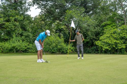roaring river resort