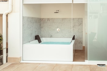 da riva suiteandpool