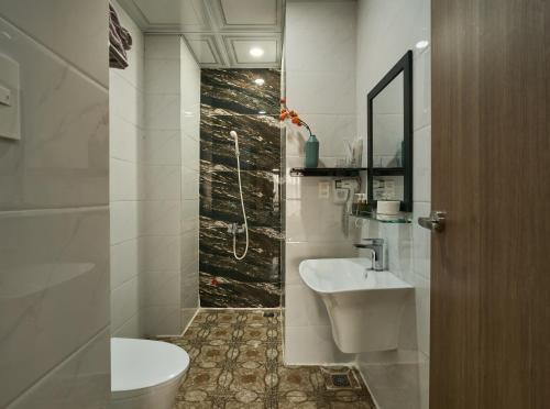 the passion hotel airport 5 minutes to tan son nhat