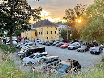 Amara-Gasthaus-Festsaal-Pension,,3 star