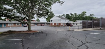 Town & Country,,2 star