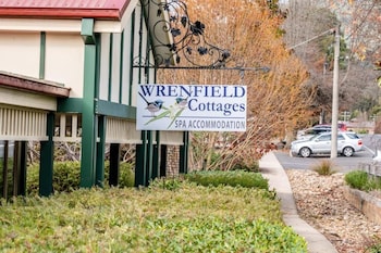 Wrenfield Cottages,,2 star