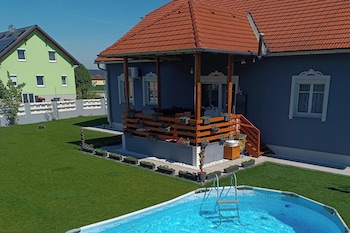 Beautiful 4-Bed House In The Neahe Wien,,4 star