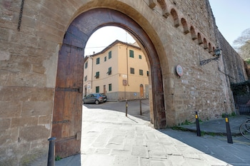 mamo florence woodie apartment