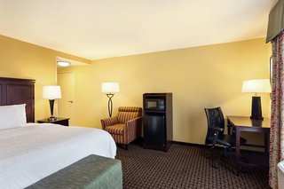 hampton inn and suites prattville