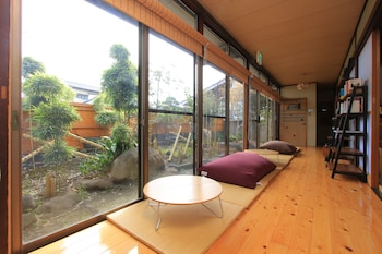 guesthouse tsuki ga kirei desu ne