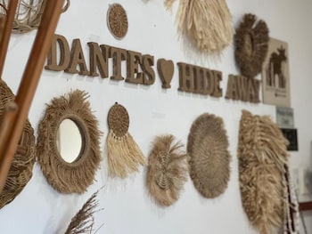 Dantes Hideaway,,3 star