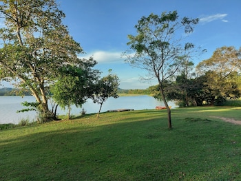 gagees lake view cabana