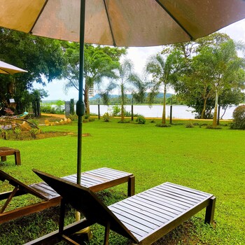 gagees lake view cabana