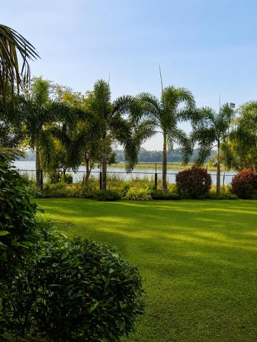 gagees lake view cabana
