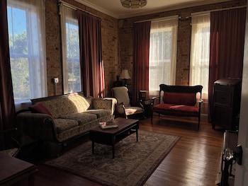 Tanglewood Inn,,3 star