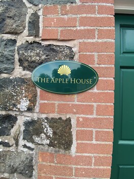 Ballyscullion Park Courtyard Cottages,,4 star