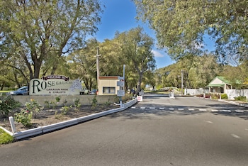 Acclaim Rose Gardens Beachside Holiday Park,Emu Point>>Albany,2 star