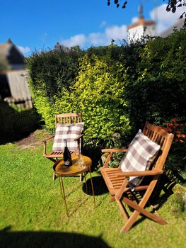 Beautiful And Cosy Garden Pod Saintives,,3 star