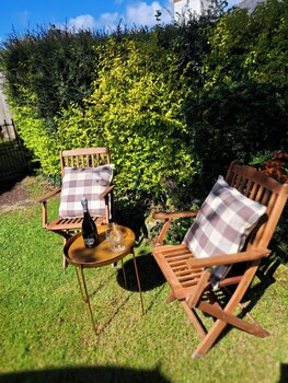 beautiful and cosy garden pod saintives