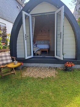 beautiful and cosy garden pod saintives