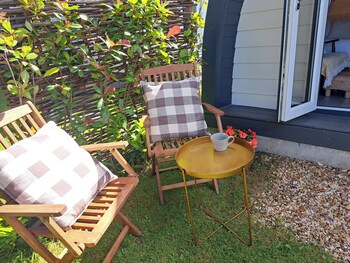 beautiful and cosy garden pod saintives