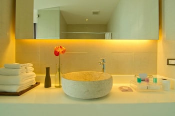 seven zea chic hotel