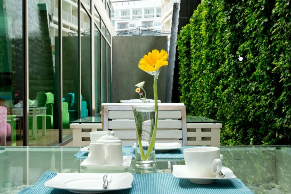 seven zea chic hotel