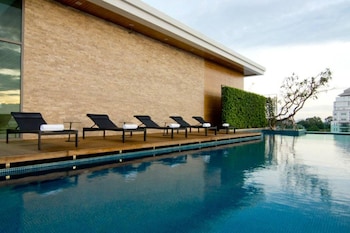 seven zea chic hotel