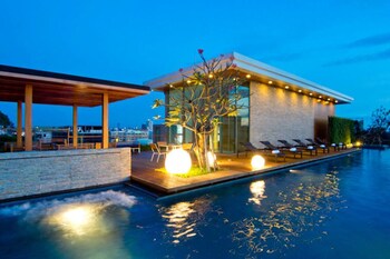 seven zea chic hotel