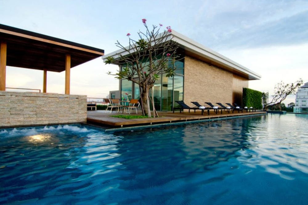 seven zea chic hotel