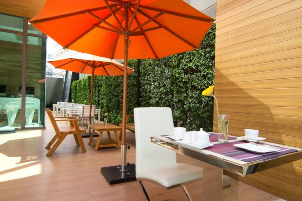 seven zea chic hotel