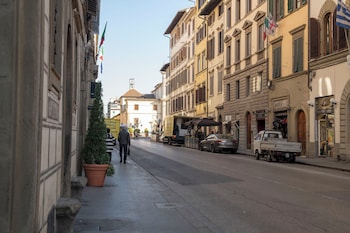 mamo florence cavour rosa apartment