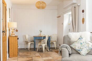 Windsor Cottage-Bolthole In Heart Of Cn,,3 star