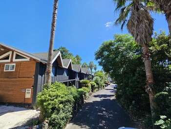 Tree Story Pension,,2 star