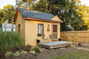 Cape Charles Tiny Livin,,2 star
