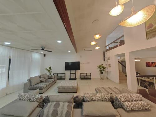 taman duta kl deluxe villa by ubook