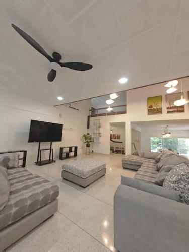 taman duta kl deluxe villa by ubook