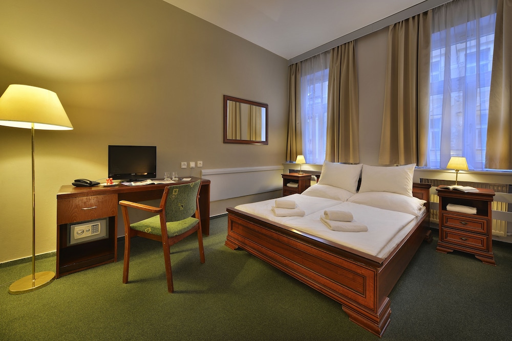 three crowns hotel prague