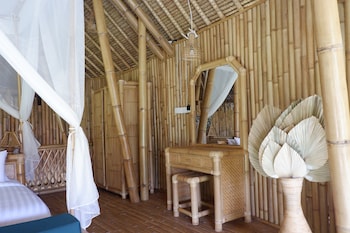 pitu a punggul village escape